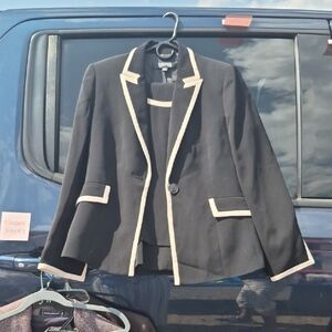 Kasper Black Blazer with Cream Trim Accents